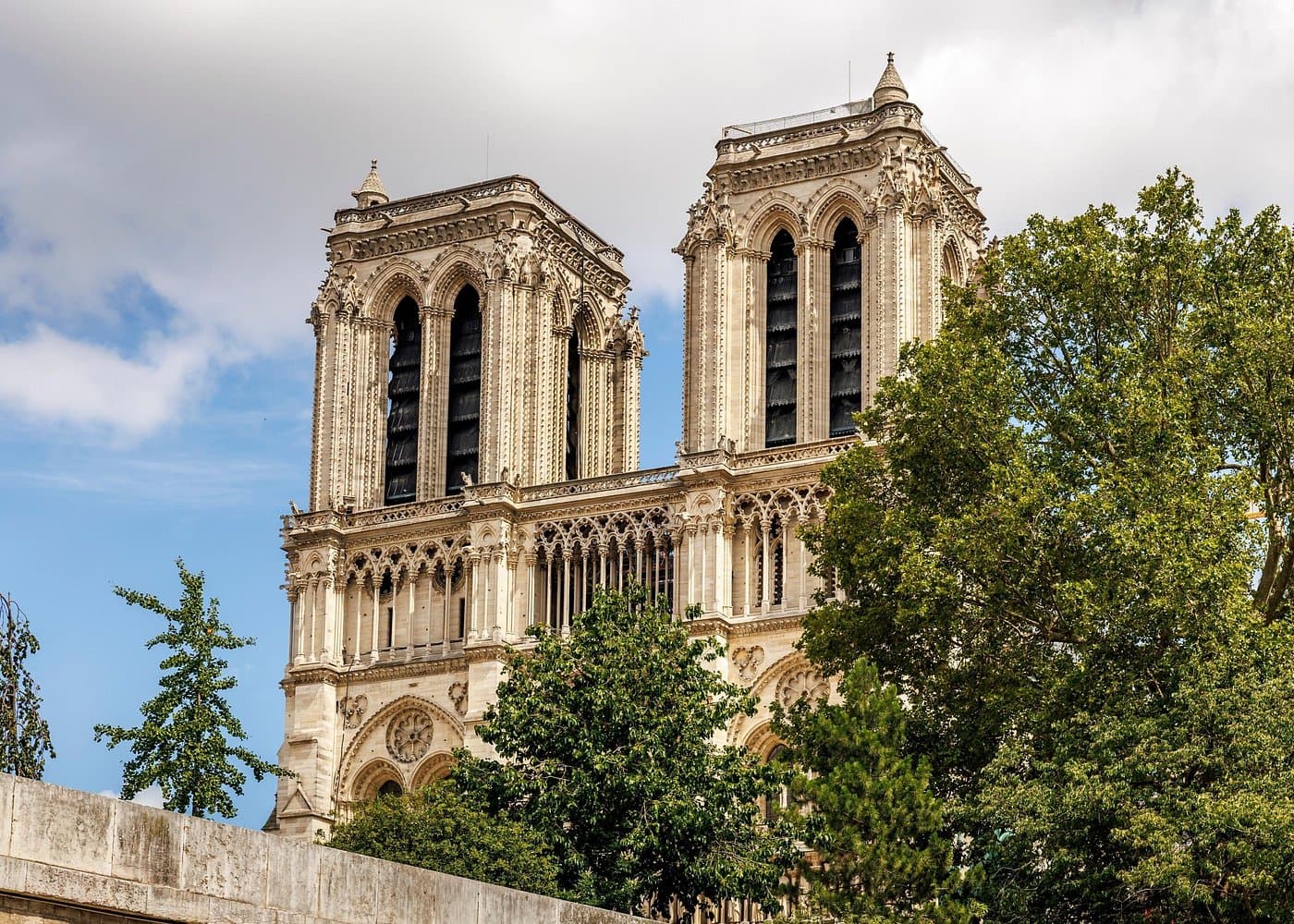 Visite extérieure de la cathédrale Notre-Dame et billet pour la Sainte-Chapelle